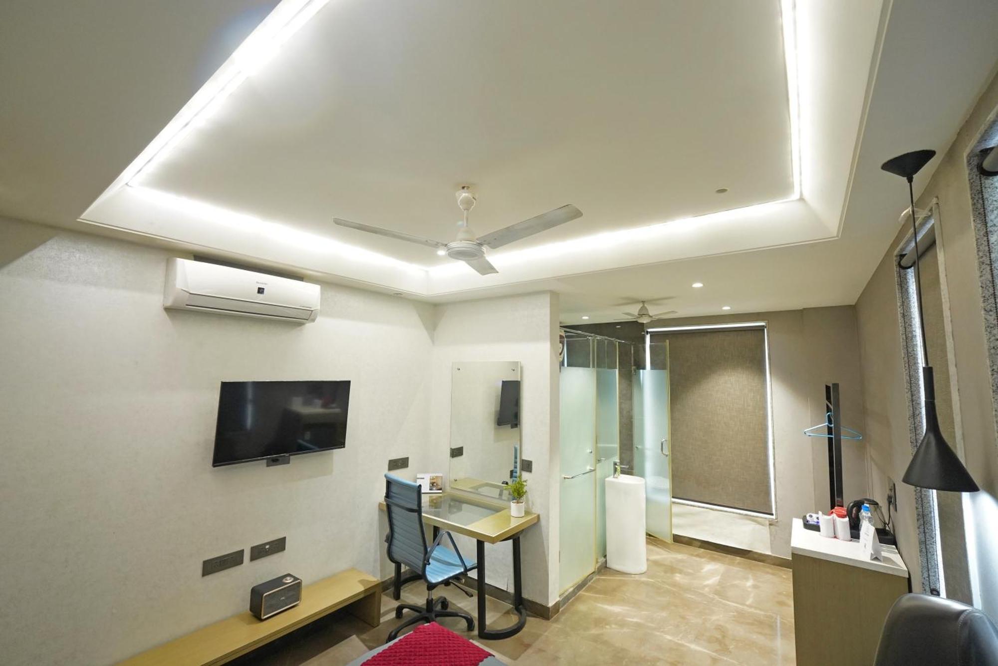 Kryc Luxury Living Near Indraprastha Apollo Hospital Hotel
