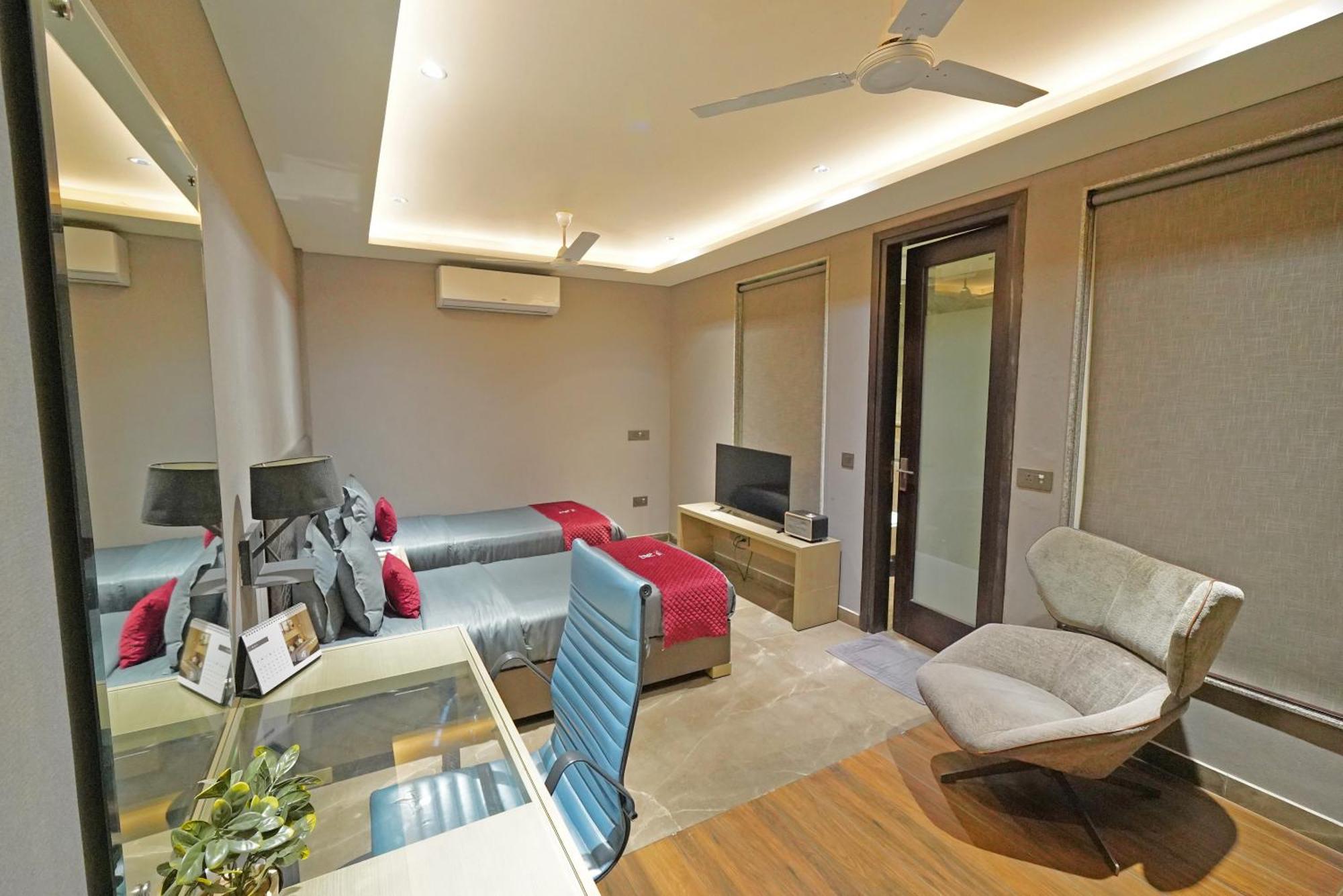 Kryc Luxury Living Near Indraprastha Apollo Hospital Hotel